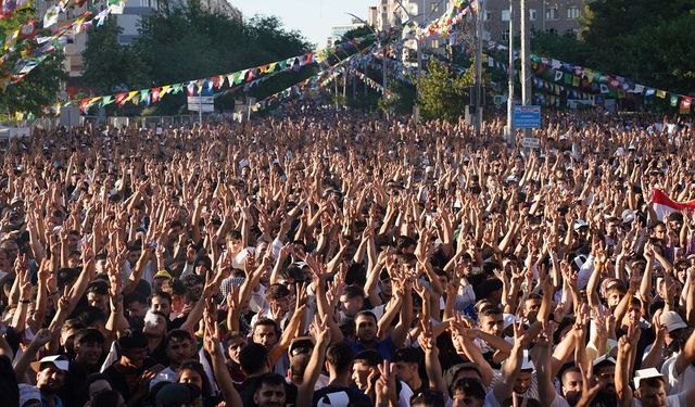 Diyarbakır’daki “Özgürlük Mitingi” konserlerle sona erdi