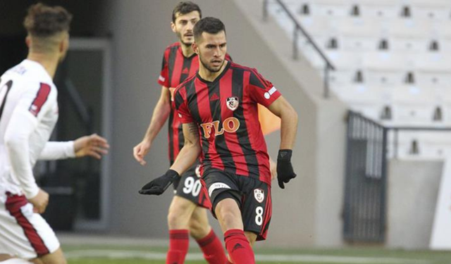 Vanspor’un yıldız futbolcularındandı: Rakip takıma transfer oldu!