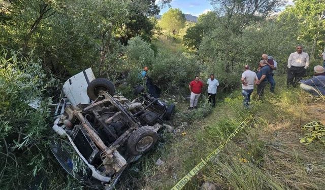 Bingöl'de araç uçuruma yuvarlandı: Ölü ve yaralılar var!