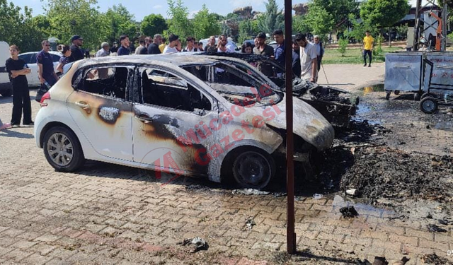 Diyarbakır’da göz göre göre gelen felaket: İki araç yanıp kül oldu!