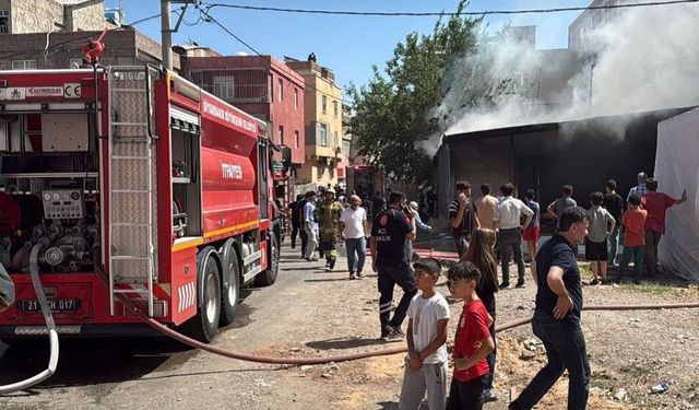 Diyarbakır'da atölyede yangın: Yaralılar var
