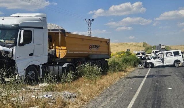 Muş’ta feci kaza: Ölüler ve yaralılar var