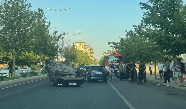 Diyarbakır’da seyir halindeki araç takla attı: Yaralılar var!