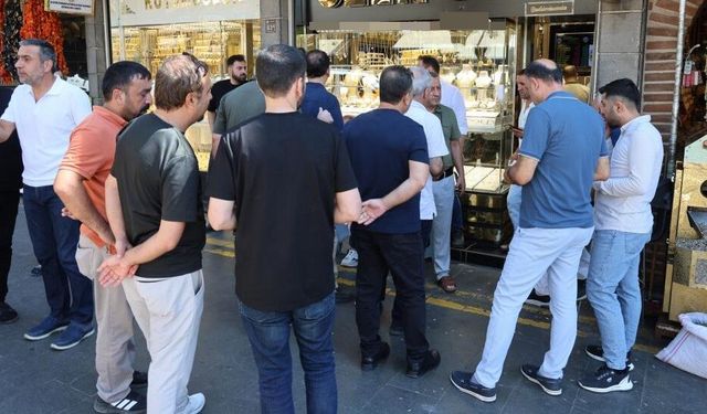 Diyarbakır’ın göbeğinde işyeri kurşunlandı: İşte görüntüleri