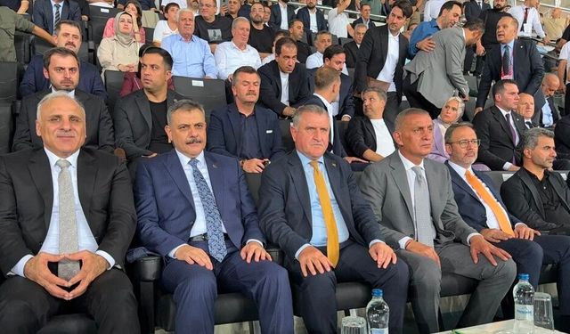 İşte Amedspor-Erzurumspor maçını protokolde izleyen isimler!
