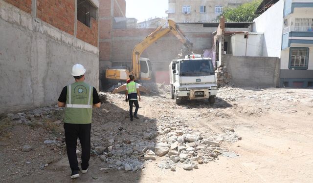 Diyarbakır Bağlar’da terkedilmiş 32 ev yıkıldı