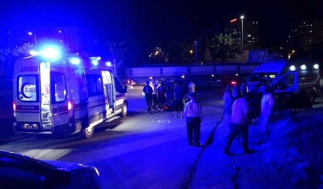 Motosikletli kardeşlere çarptı, arkasına bakmadı: 2 kardeş hastaneye kaldırıldı!