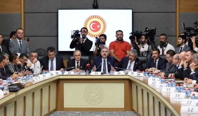 POLİTİKA