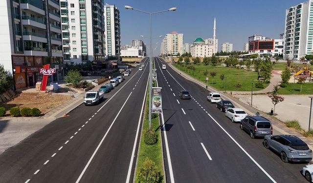 Diyarbakır Büyükşehir 565 kilometrelik yol çizgisini yeniledi