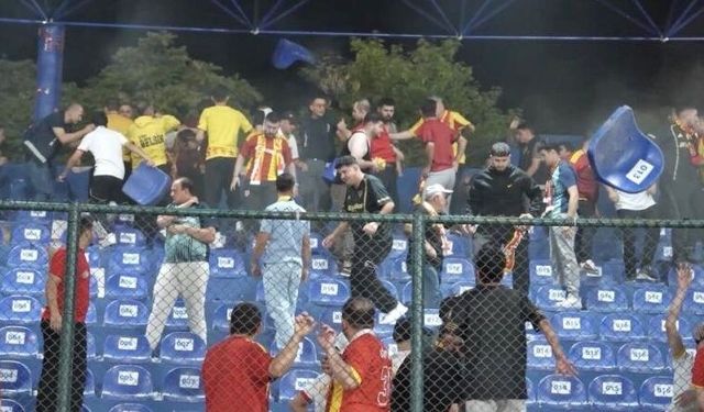 Kayserispor taraftarları Mardinspor tribün koltuklarını kırdı!