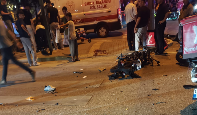 Kırmızı ışıkta geçen motosiklete otomobil çarptı: Ölü ve yaralı var!