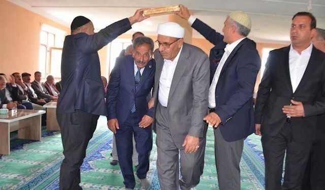 15 yıl sonra Kur'an-ı Kerim'in altından geçerek barıştılar