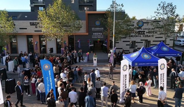 Diyarbakır’da otopark kütüphaneye dönüştü: 110 öğrenciye hizmet!