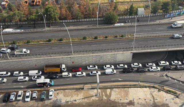 Diyarbakır’da aynı yolda peş peşe iki kaza: 4 otomobil çarpıştı
