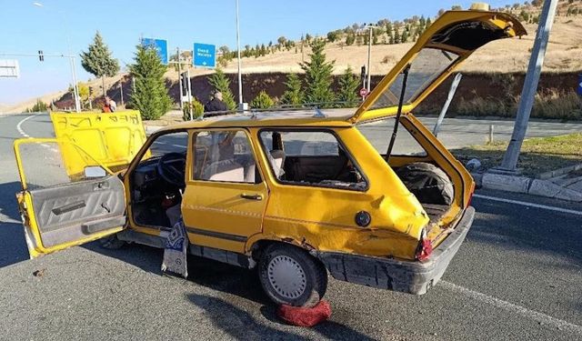 Elazığ- Diyarbakır yolunda iki otomobil çarpıştı: Ölü ve yaralılar var