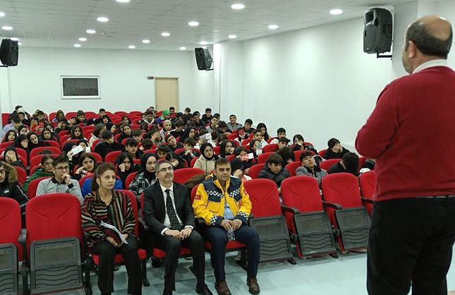Bingöl'de öğrenci ve öğretmenlere seminer verildi
