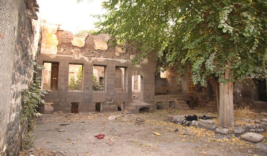 Diyarbakır’ın tarihi evleri yok oluyor: Görüntüleri ortaya çıktı!