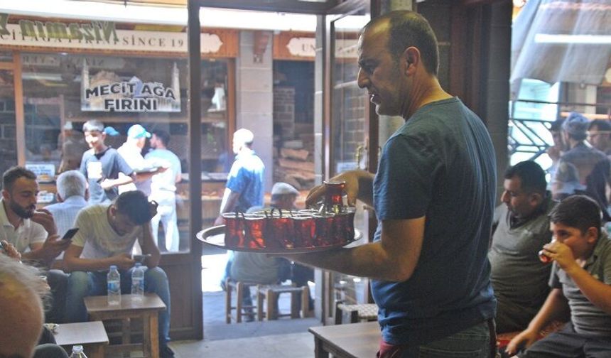 Diyarbakır’da kıraathaneye zam geldi: İşte çay fiyatı!