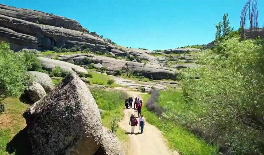 Diyarbakır’da turizmin yeni gözdesi olacak: Tarih ve doğada yürüdüler
