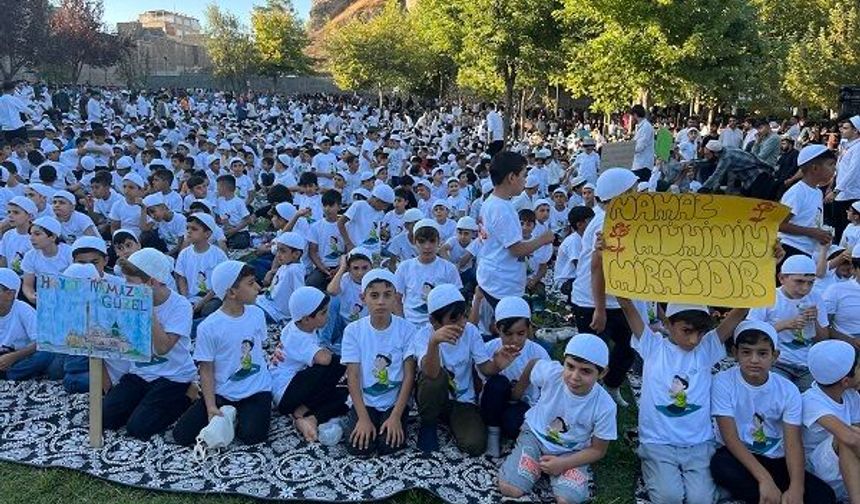 Diyarbakır’da yüzlerce çocuk yürüdü: Sebebi belli oldu