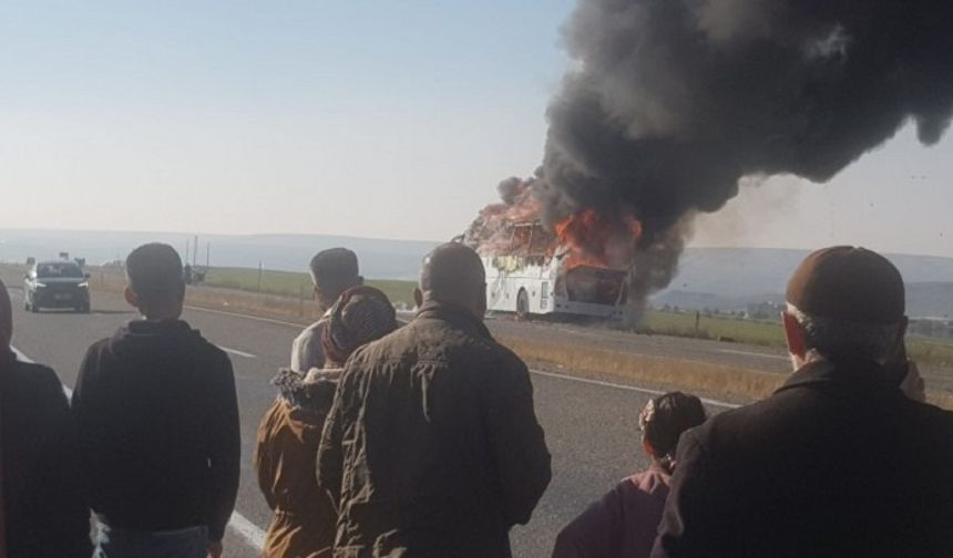 Diyarbakır’da yolcu otobüsü alev aldı