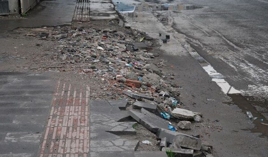Diyarbakır’ın göbeğinde kaldırım gitti çile geldi!