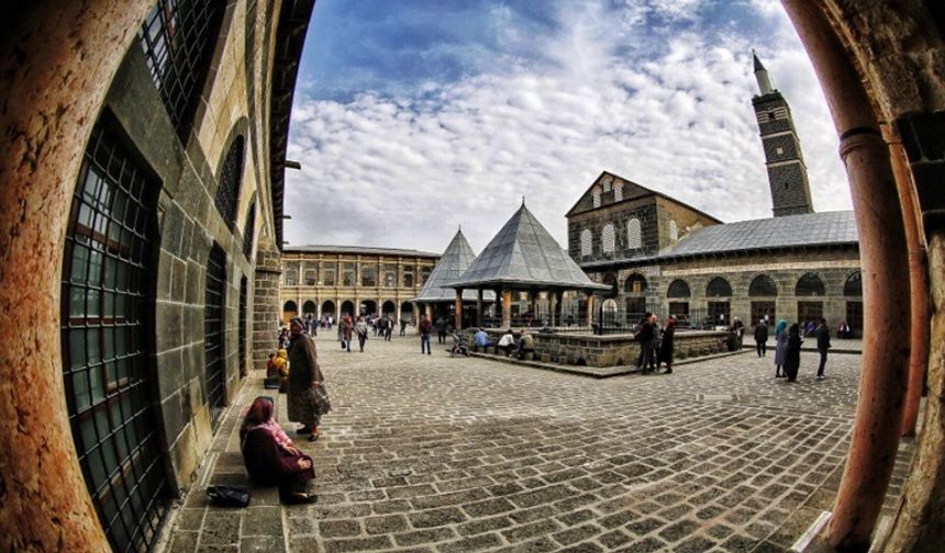 Diyarbakır Ulu Cami ne zaman yapıldı?