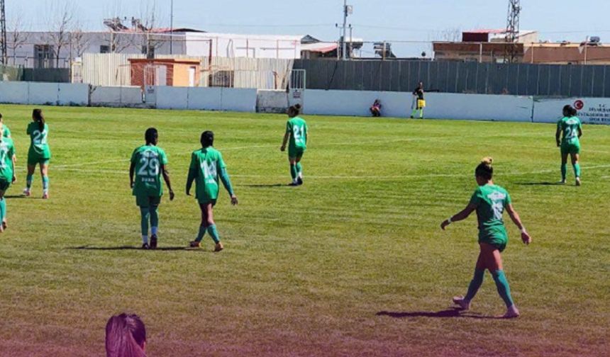 Amedspor'dan kadın futbolculara çağrı: "Altyapıda görmek isteriz"