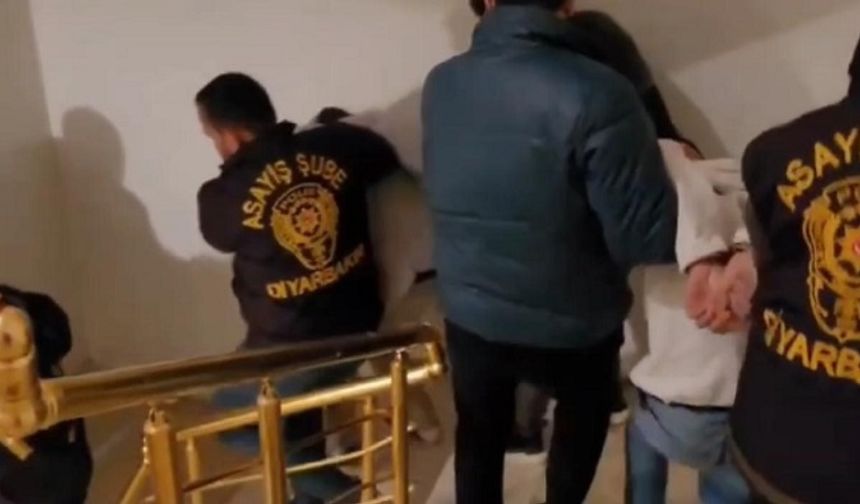Diyarbakır’da ‘piyon’ operasyonu: Mutfak dolabına saklanırken yakalandı