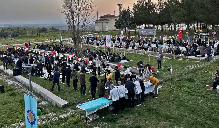 Diyarbakır'da öğrenciler önce tepki yürüyüşü yaptı, sonra iftar