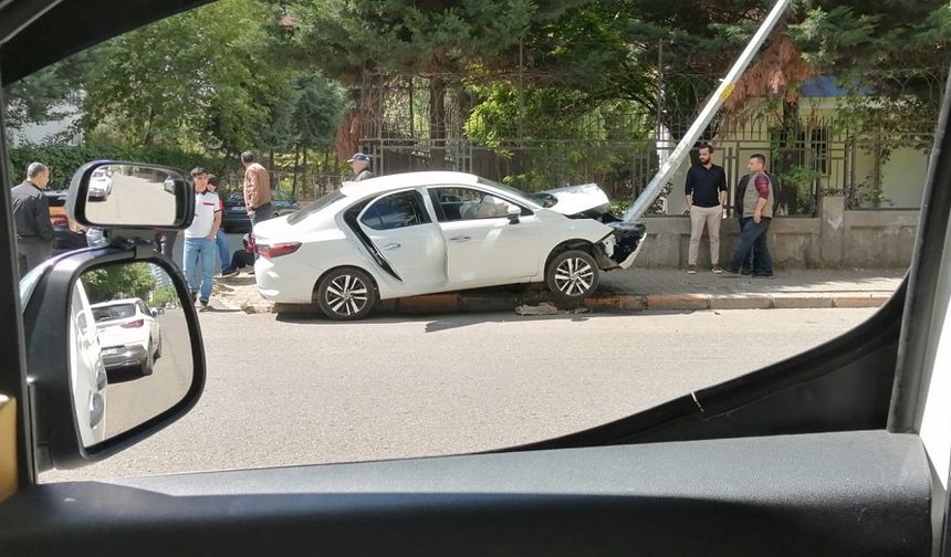 Diyarbakır’da kaza! 2’si çocuk 3 kişi yaralandı