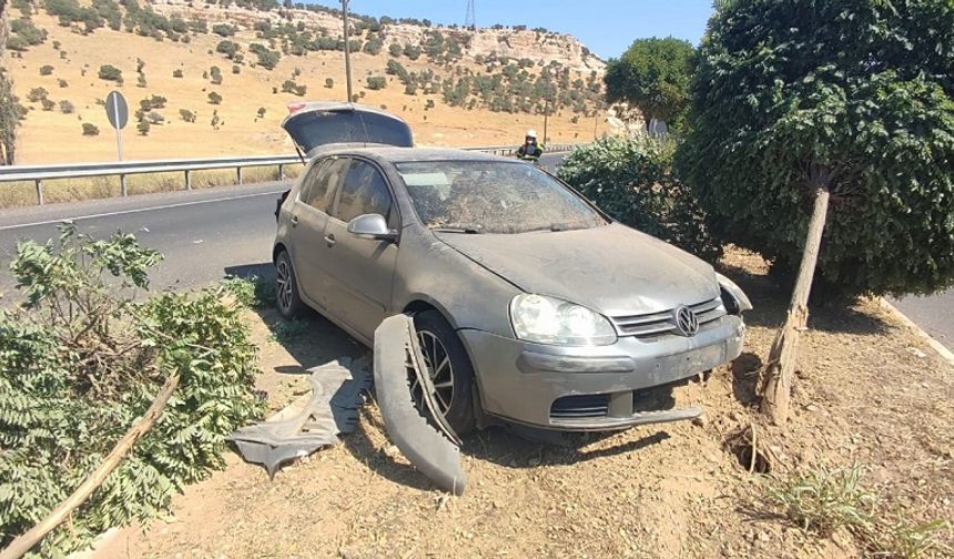 Diyarbakır yolunda otomobil kaza yaptı: Sürücü yaralandı