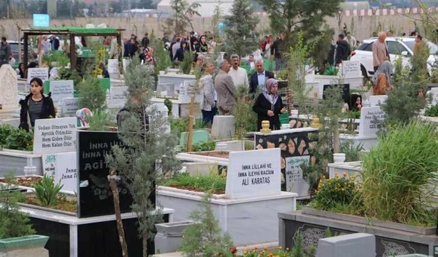 Diyarbakır’da bayramın birinci günü 12 kişi vefat etti