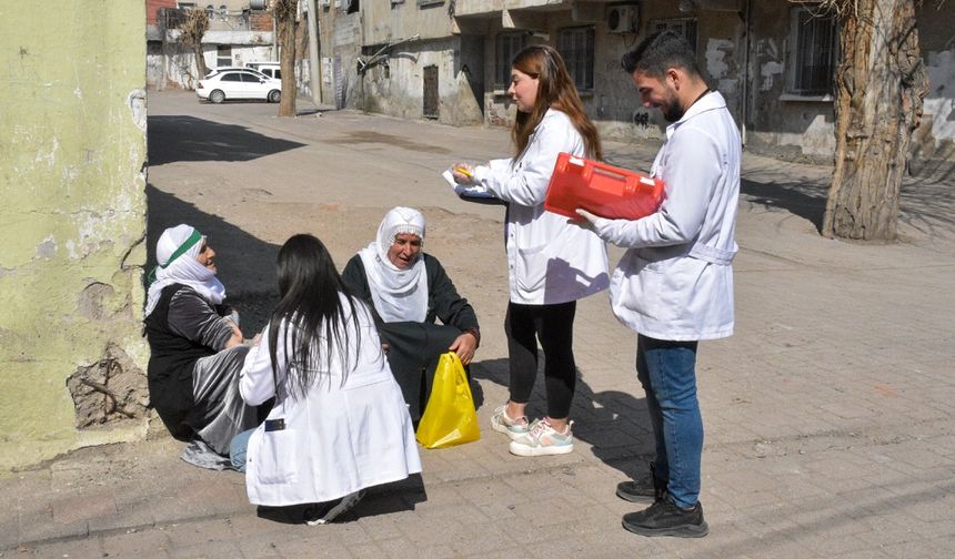 Diyarbakır’da sokak sokak gezerek tarama yapıyorlar!