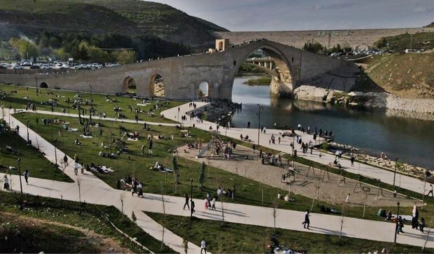 Malabadi Köprüsü’nde 7 kişi mahsur kaldı!