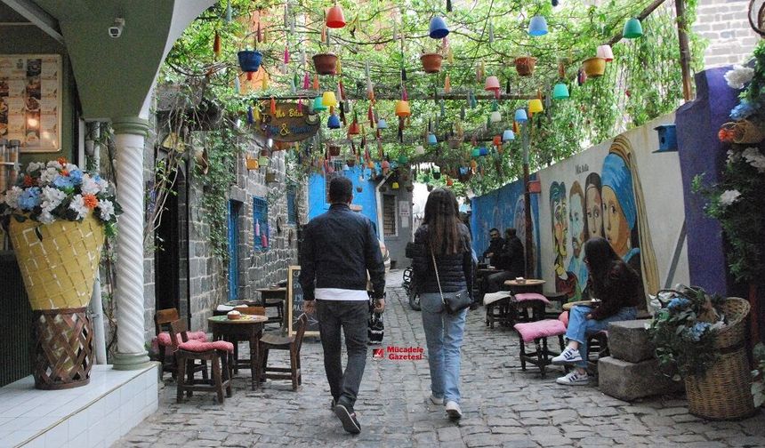 Diyarbakır’da ‘sarıklı’ tehdit: Kadınları böyle uyarıyorlar!