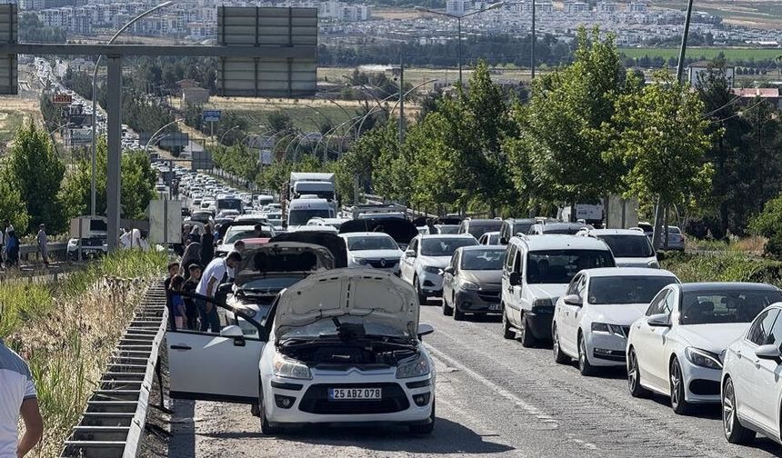 Diyarbakır'da o caddeye giren çıkamadı: Sürücülerin kabusu oldu!