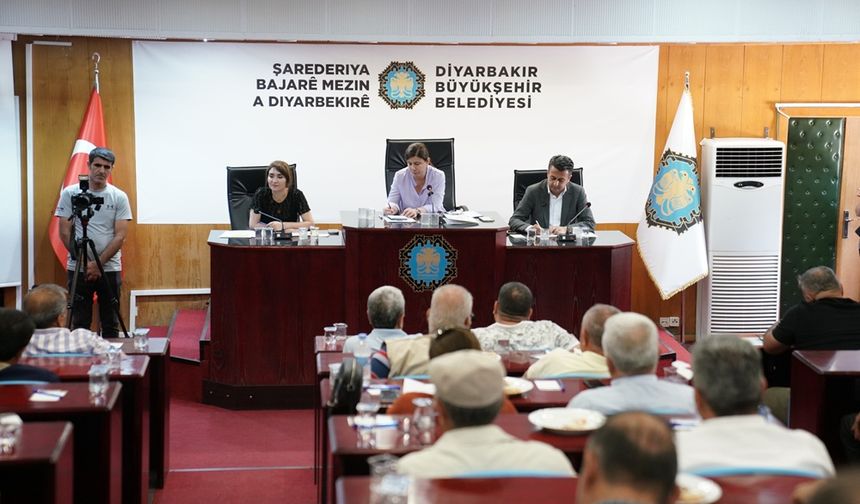Diyarbakır'daki muhtarlar sorunları sıraladı: Büyükşehir not aldı