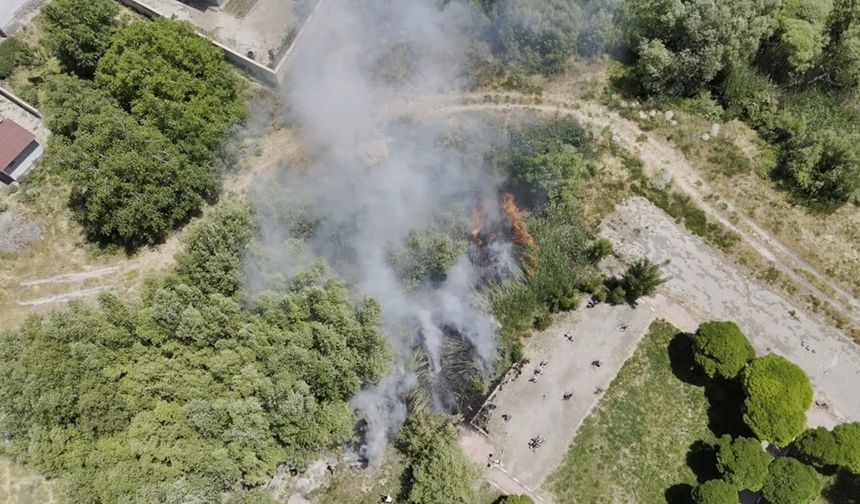 Van Gölü’nde yangın çıktı: Paniğe sebep oldu