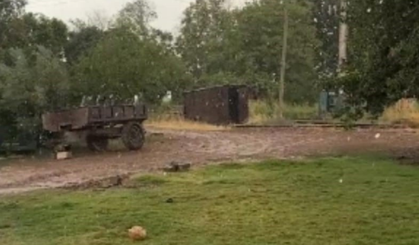 Diyarbakır’da sıcak hava, ilçesinde sürpriz yağmur!