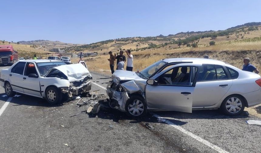 Diyarbakır'da araçlar kafa kafaya çarpıştı: İşte yaralıların isimleri