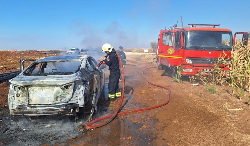 Diyarbakır’da seyir halindeki araç kül oldu
