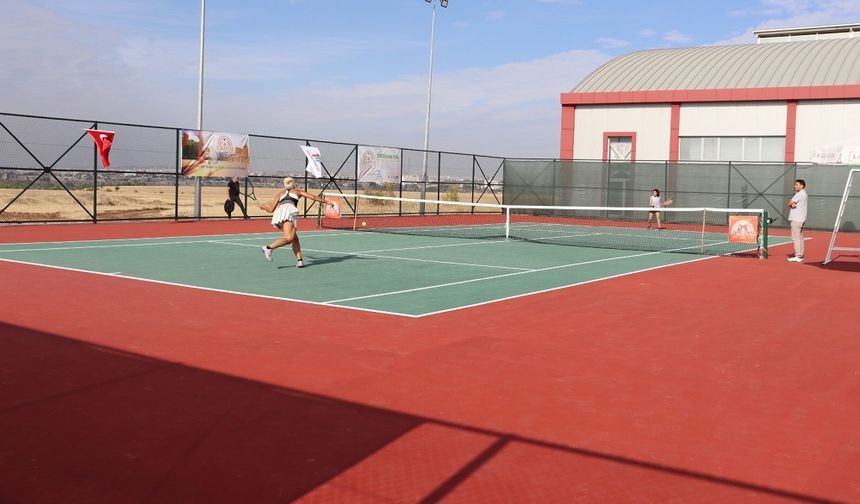 Diyarbakır’da tenis turnuvası başladı: Ödül 860 bin TL