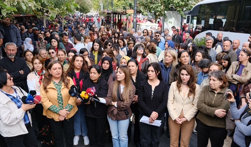 Diyarbakır’da 20 erkek 3 kadının evini basmıştı: Protesto edildi