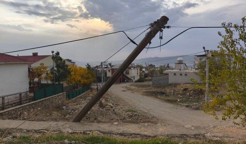 Diyarbakır’da eğri direk için çağrı