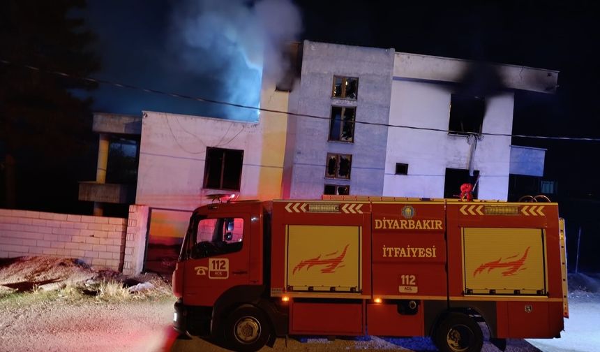 Diyarbakır'da yangın: Ev kullanılamaz hale geldi!