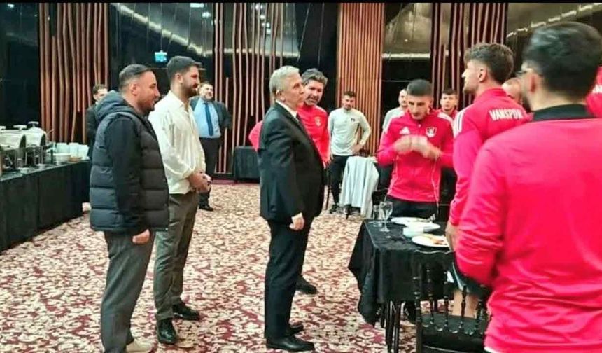 Mansur Yavaş'tan Vanspor'a sürpriz ziyaret