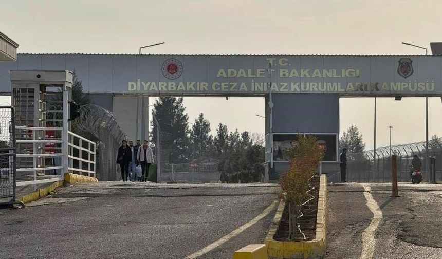 Diyarbakır Cezaevi'nde ihale krizi: 35 kişilik araca 55 can!