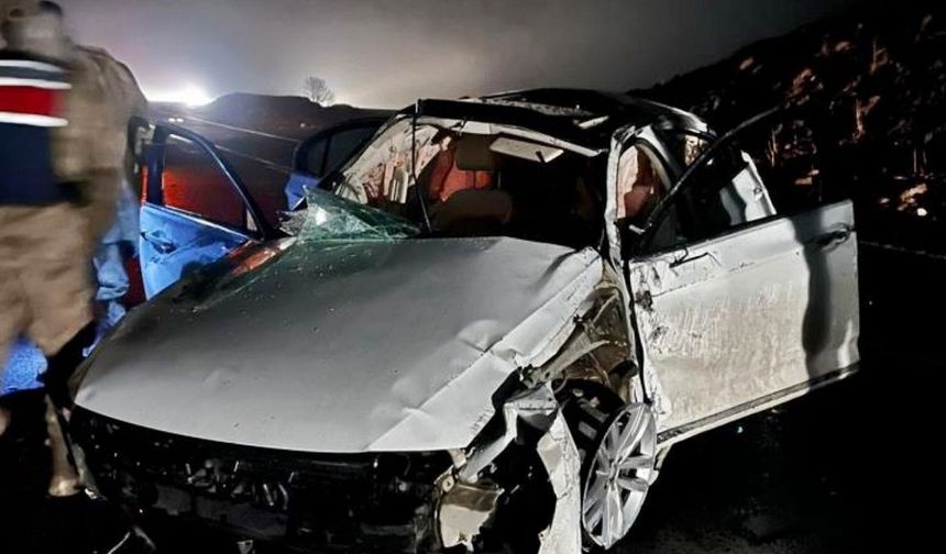 Diyarbakır’da otomobil hurdaya döndü: Ölü ve yaralı var