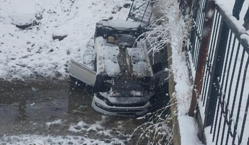 Diyarbakır’da otomobil köprüye uçtu: Ağır yaralı var!